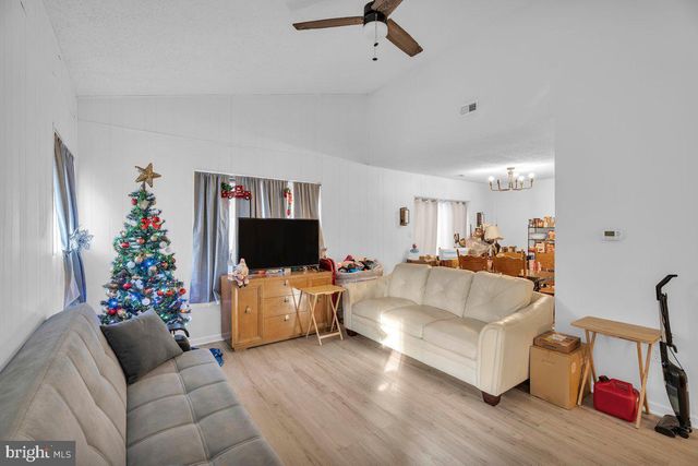 18 CHISWICK DR, Lindenwold, NJ 08021