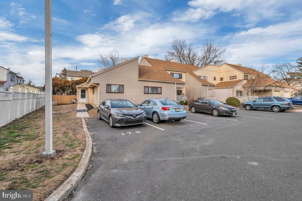 18 CHISWICK DR, Lindenwold, NJ 08021