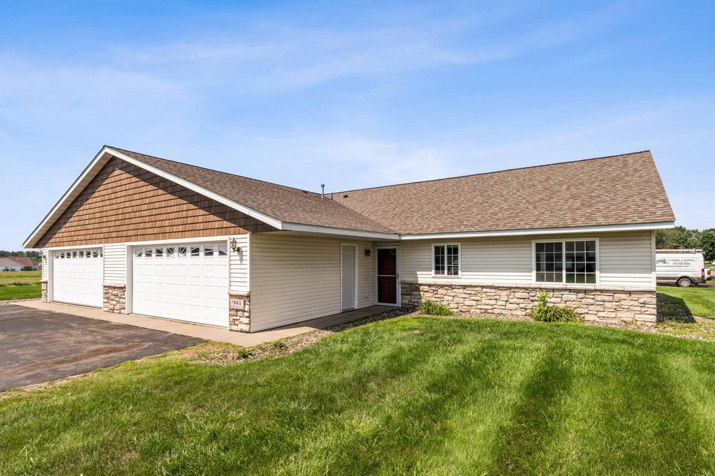 941 W Edge Place 14, New Richmond, WI 54017