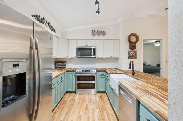 324 HICKORY COURT, Apopka, FL 32712