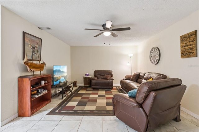324 HICKORY COURT, Apopka, FL 32712