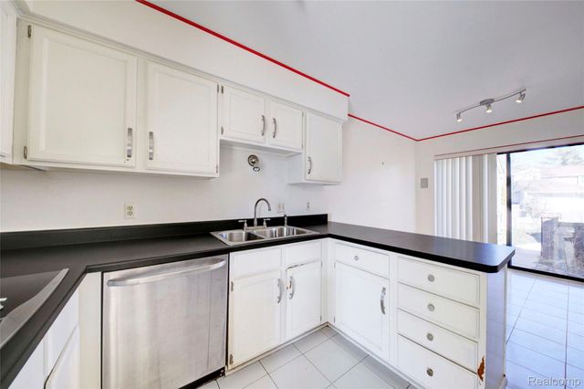 23309 Reynard Drive, Southfield, MI 48034