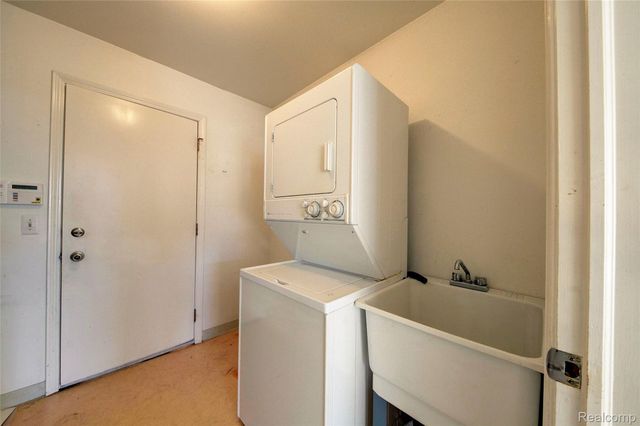 23309 Reynard Drive, Southfield, MI 48034