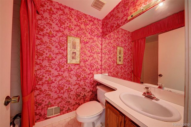 23309 Reynard Drive, Southfield, MI 48034