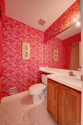 23309 Reynard Drive, Southfield, MI 48034