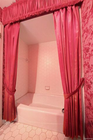 23309 Reynard Drive, Southfield, MI 48034