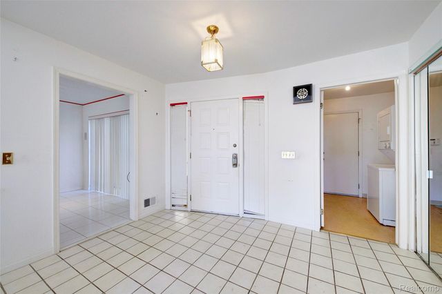 23309 Reynard Drive, Southfield, MI 48034