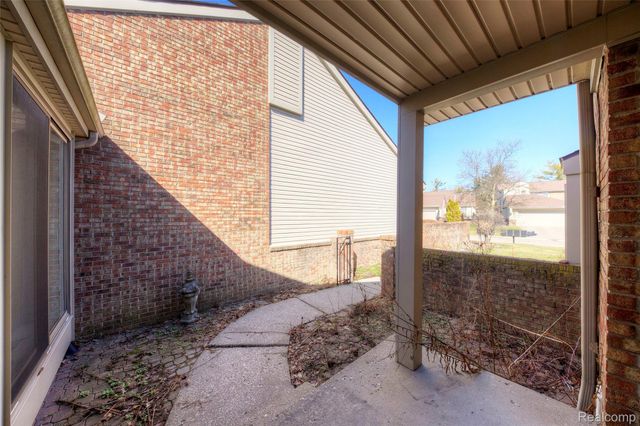 23309 Reynard Drive, Southfield, MI 48034