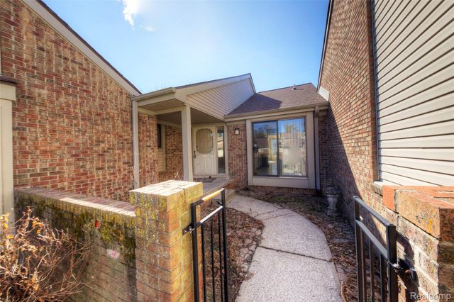 23309 Reynard Drive, Southfield, MI 48034