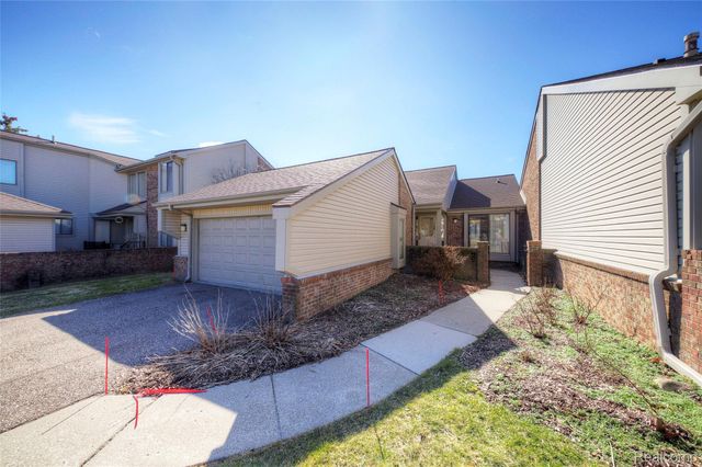23309 Reynard Drive, Southfield, MI 48034