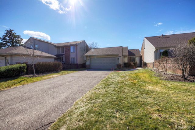 23309 Reynard Drive, Southfield, MI 48034