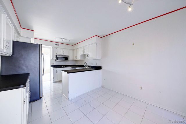 23309 Reynard Drive, Southfield, MI 48034