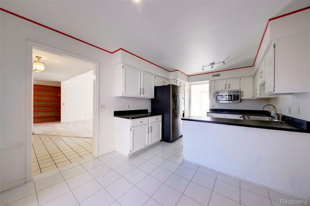 23309 Reynard Drive, Southfield, MI 48034