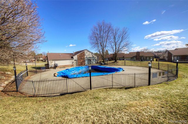 23309 Reynard Drive, Southfield, MI 48034