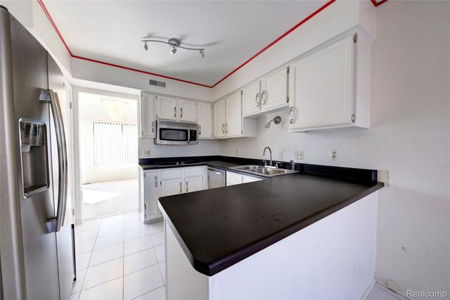 23309 Reynard Drive, Southfield, MI 48034