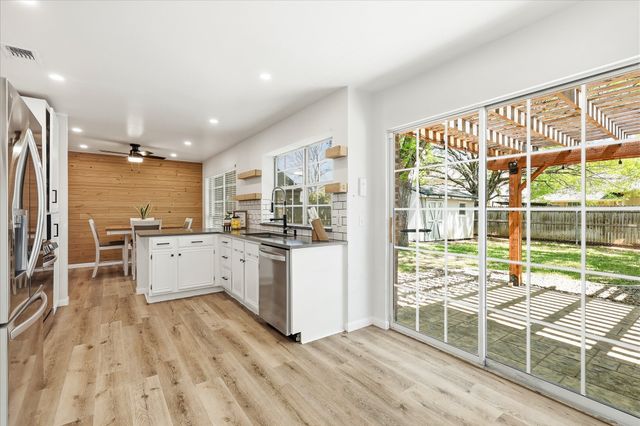 6824 Wooddale Drive, Watauga, TX 76148