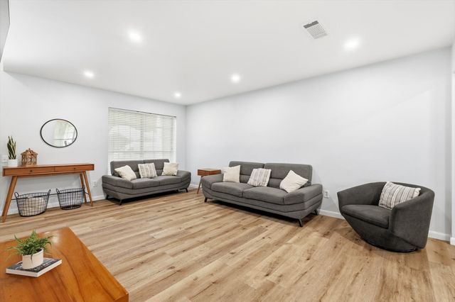 6824 Wooddale Drive, Watauga, TX 76148