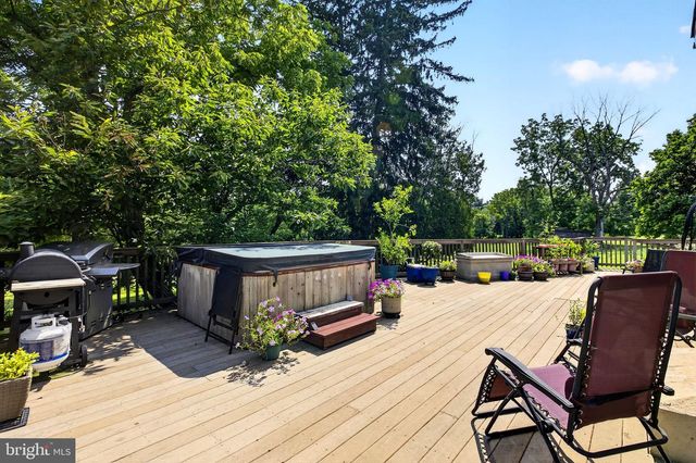 5842 TOWNSHIP LINE RD, Pipersville, PA 18947
