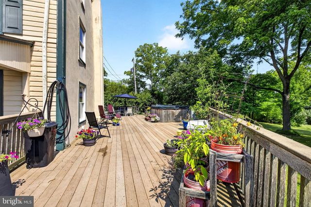 5842 TOWNSHIP LINE RD, Pipersville, PA 18947