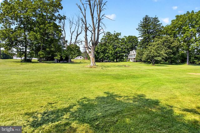 5842 TOWNSHIP LINE RD, Pipersville, PA 18947