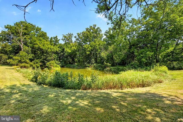 5842 TOWNSHIP LINE RD, Pipersville, PA 18947