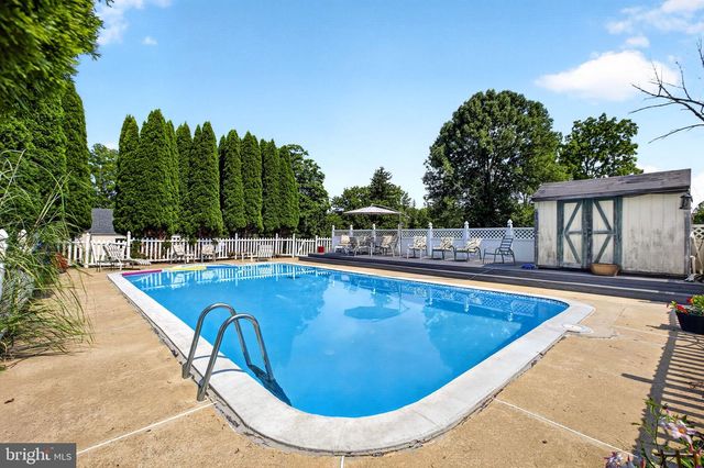 5842 TOWNSHIP LINE RD, Pipersville, PA 18947