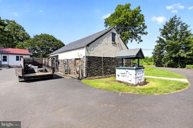 5842 TOWNSHIP LINE RD, Pipersville, PA 18947