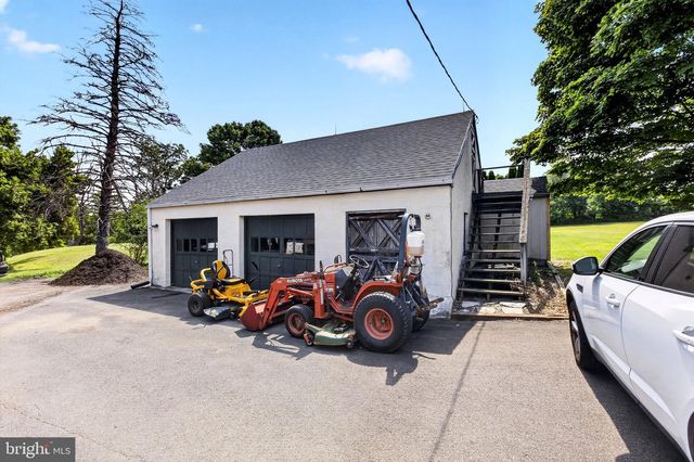 5842 TOWNSHIP LINE RD, Pipersville, PA 18947