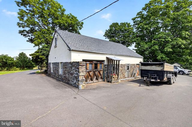 5842 TOWNSHIP LINE RD, Pipersville, PA 18947