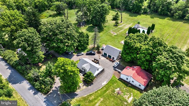 5842 TOWNSHIP LINE RD, Pipersville, PA 18947