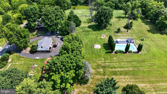 5842 TOWNSHIP LINE RD, Pipersville, PA 18947