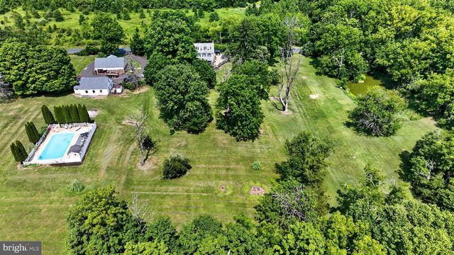 5842 TOWNSHIP LINE RD, Pipersville, PA 18947