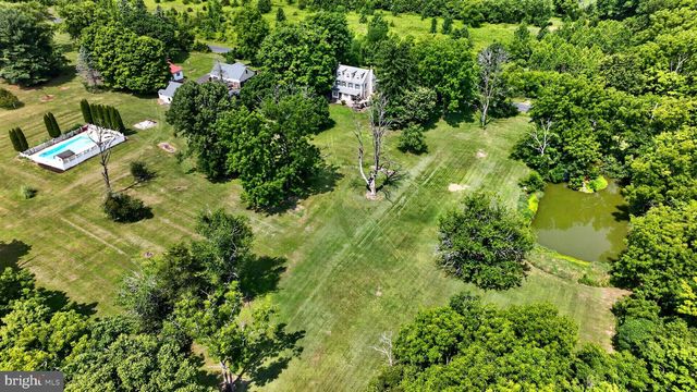5842 TOWNSHIP LINE RD, Pipersville, PA 18947