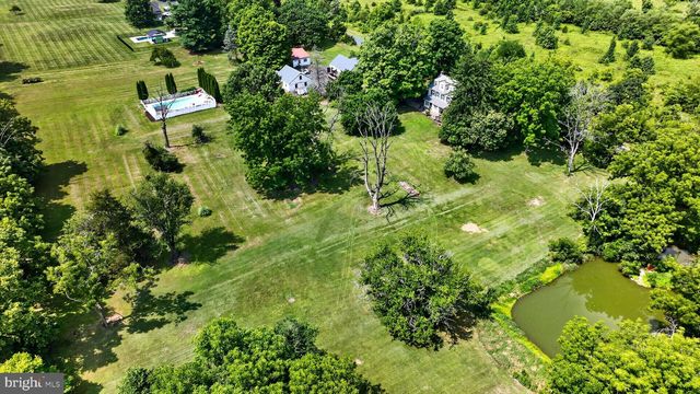 5842 TOWNSHIP LINE RD, Pipersville, PA 18947