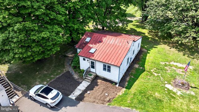 5842 TOWNSHIP LINE RD, Pipersville, PA 18947