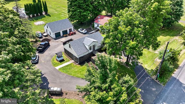 5842 TOWNSHIP LINE RD, Pipersville, PA 18947