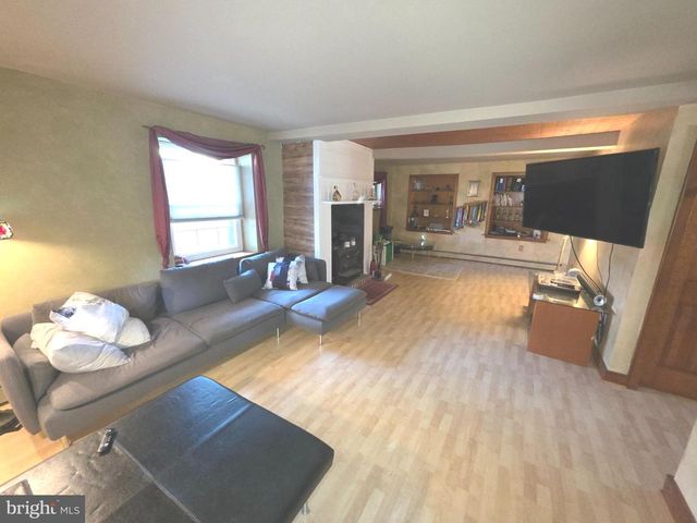 5842 TOWNSHIP LINE RD, Pipersville, PA 18947