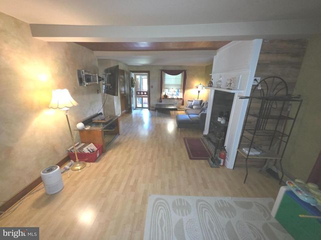5842 TOWNSHIP LINE RD, Pipersville, PA 18947