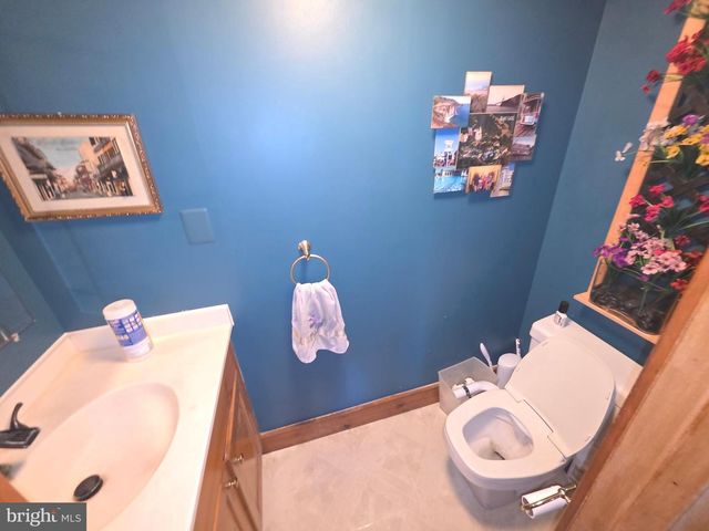 5842 TOWNSHIP LINE RD, Pipersville, PA 18947