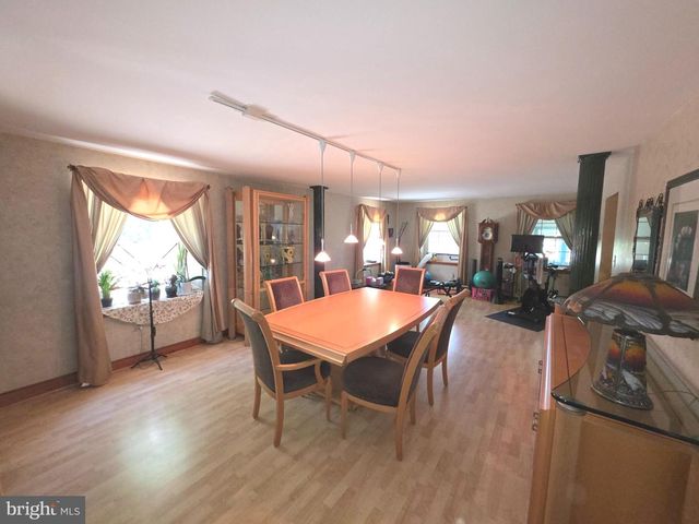 5842 TOWNSHIP LINE RD, Pipersville, PA 18947