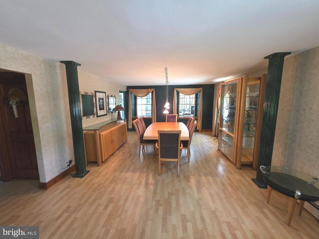 5842 TOWNSHIP LINE RD, Pipersville, PA 18947