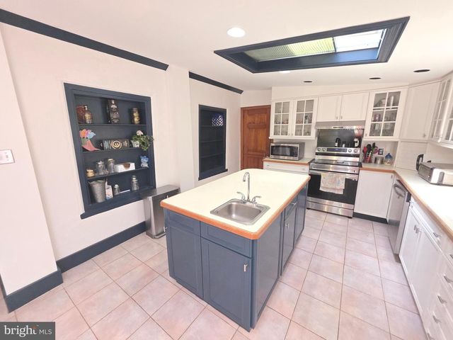 5842 TOWNSHIP LINE RD, Pipersville, PA 18947