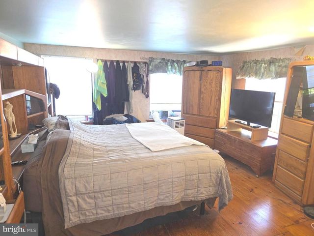 5842 TOWNSHIP LINE RD, Pipersville, PA 18947