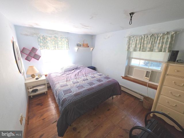 5842 TOWNSHIP LINE RD, Pipersville, PA 18947