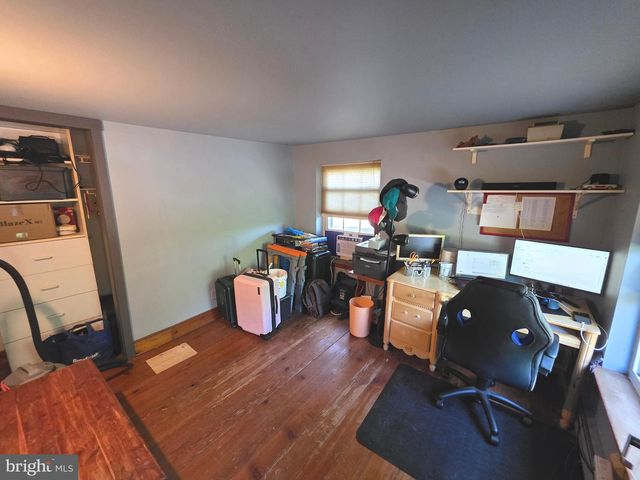 5842 TOWNSHIP LINE RD, Pipersville, PA 18947
