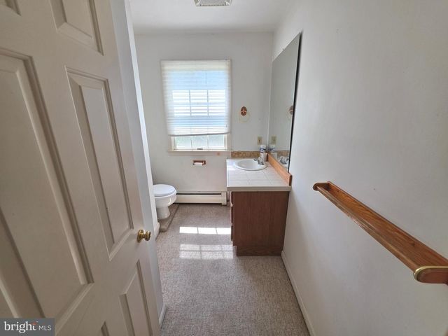 5842 TOWNSHIP LINE RD, Pipersville, PA 18947