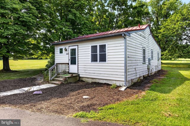 5842 TOWNSHIP LINE RD, Pipersville, PA 18947
