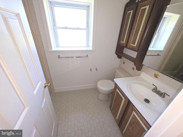 5842 TOWNSHIP LINE RD, Pipersville, PA 18947