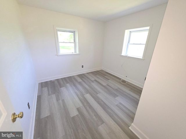 5842 TOWNSHIP LINE RD, Pipersville, PA 18947