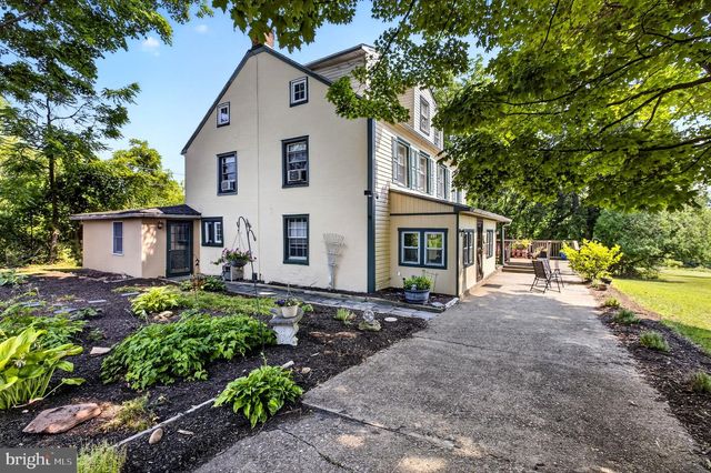5842 TOWNSHIP LINE RD, Pipersville, PA 18947
